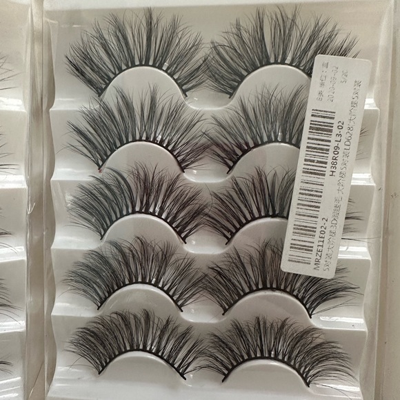 Eyelashes - Picture 8 of 12